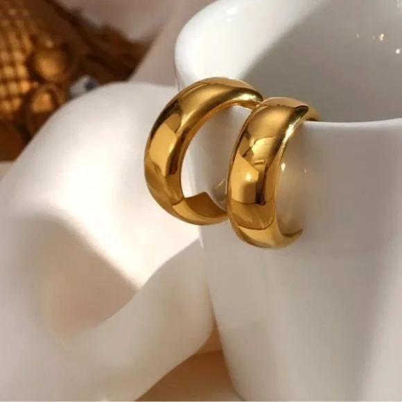 NEW 18K GOLD CHUNKY ICE HOOP EARRINGS - Picture 3 of 6